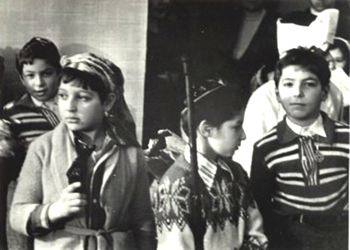 Детский Пуримшпиль в&nbsp;Москве, 1979&nbsp;г.
Актеры и&nbsp;зрители перед спектаклем.
(Из&nbsp;фонда Аарона Гуревича).